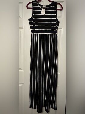 Sleeveless Black and White Stripe Maxi Dress - Classic Fit